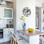 Artemis' Garden Apartment *