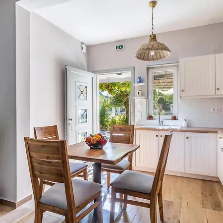 Artemis' Garden Apartment Skopelos Town