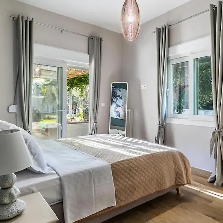 Artemis' Garden Apartment Skopelos Town