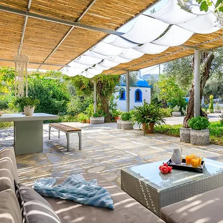 Artemis' Garden Apartment *