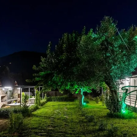 Artemis' Garden Skopelos Town