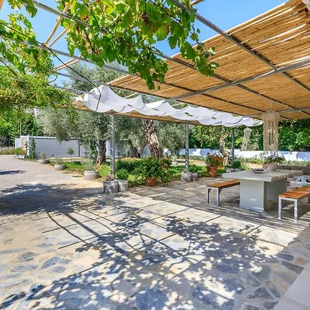 Artemis' Garden Apartment Skopelos Town