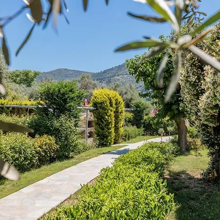 Artemis' Garden * Skopelos stad