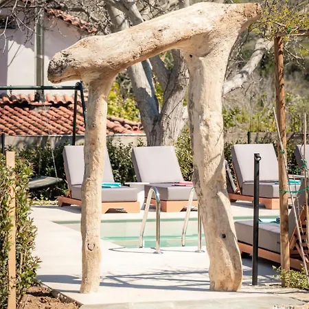 Artemis' Garden Skopelos stad
