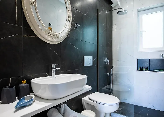 Artemis' Garden Skopelos Town