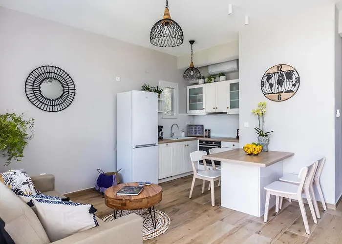 Artemis' Garden Apartment Skopelos Town