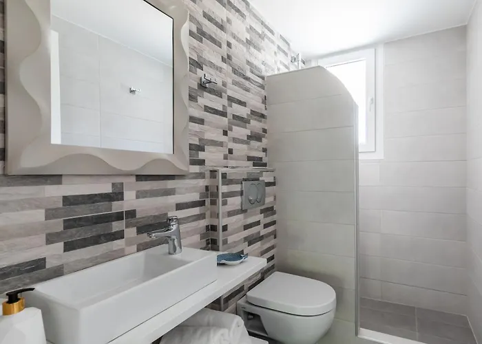 Artemis' Garden Apartment