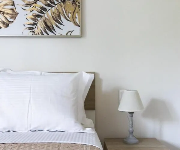 Artemis' Garden Apartment Skopelos Town