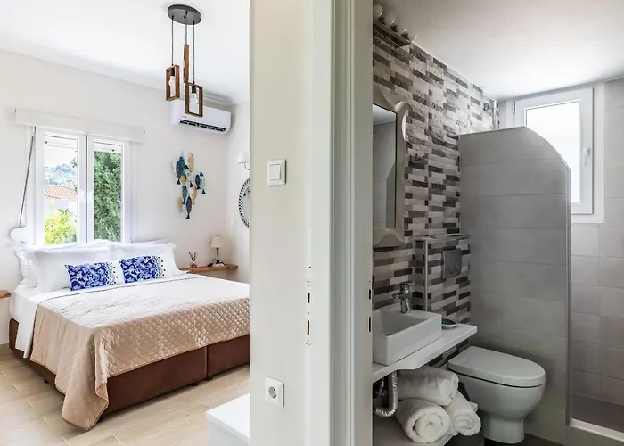 Artemis' Garden Skopelos Town