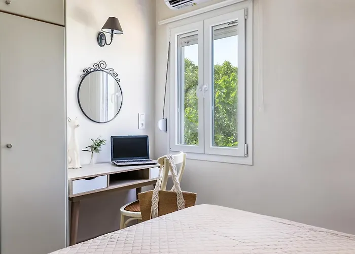 Artemis' Garden Apartment Skopelos Town