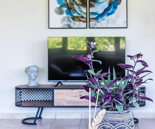 Artemis' Garden Apartment *